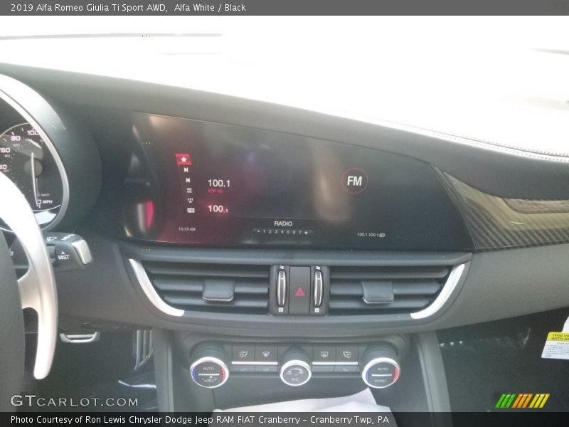 Alfa White / Black 2019 Alfa Romeo Giulia Ti Sport AWD