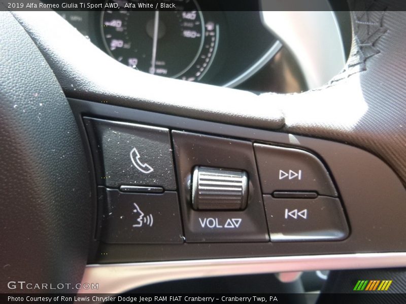 Alfa White / Black 2019 Alfa Romeo Giulia Ti Sport AWD