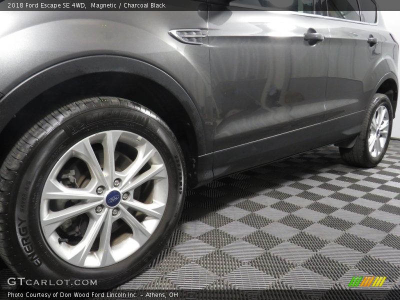 Magnetic / Charcoal Black 2018 Ford Escape SE 4WD