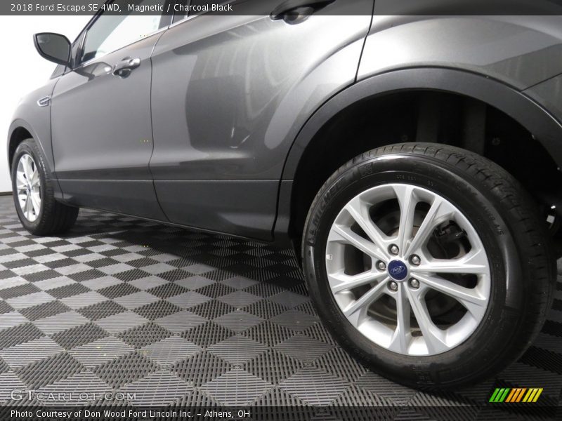 Magnetic / Charcoal Black 2018 Ford Escape SE 4WD