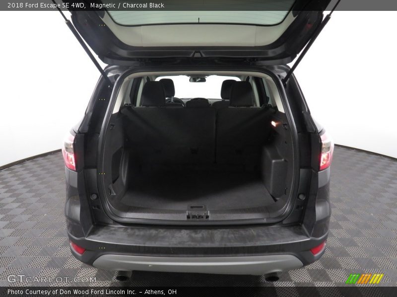 Magnetic / Charcoal Black 2018 Ford Escape SE 4WD