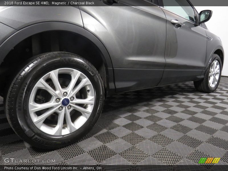 Magnetic / Charcoal Black 2018 Ford Escape SE 4WD