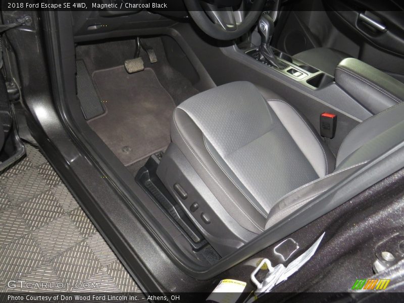 Magnetic / Charcoal Black 2018 Ford Escape SE 4WD