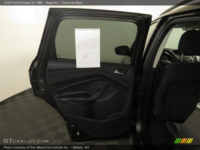 Magnetic / Charcoal Black 2018 Ford Escape SE 4WD
