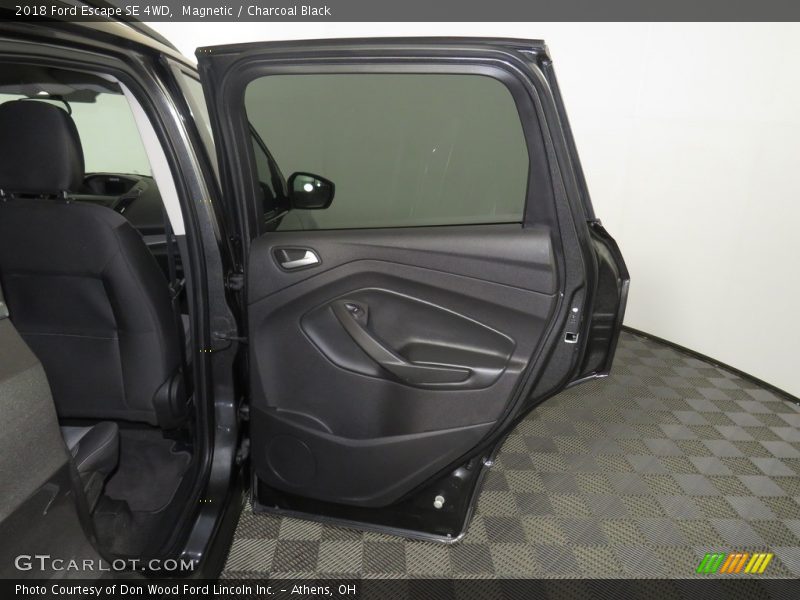 Magnetic / Charcoal Black 2018 Ford Escape SE 4WD