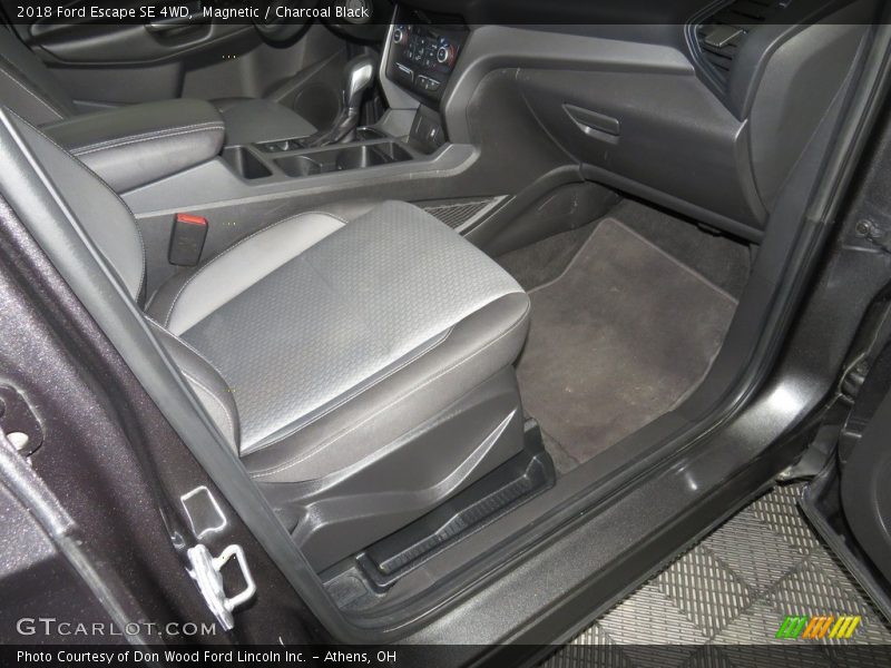 Magnetic / Charcoal Black 2018 Ford Escape SE 4WD