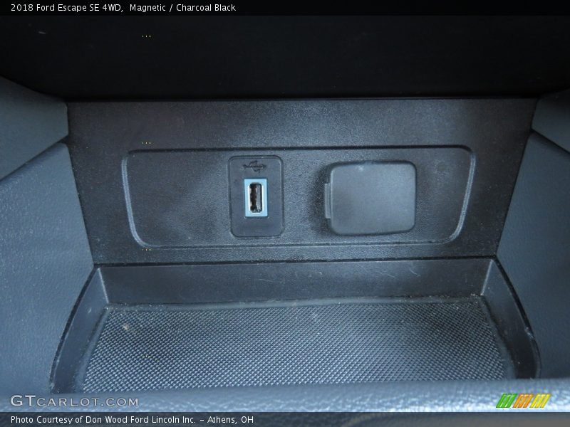 Magnetic / Charcoal Black 2018 Ford Escape SE 4WD