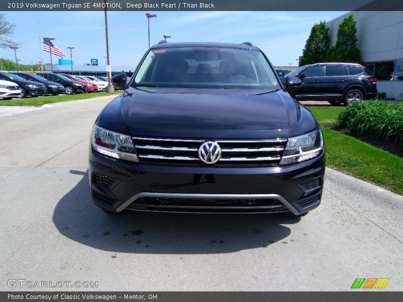Deep Black Pearl / Titan Black 2019 Volkswagen Tiguan SE 4MOTION