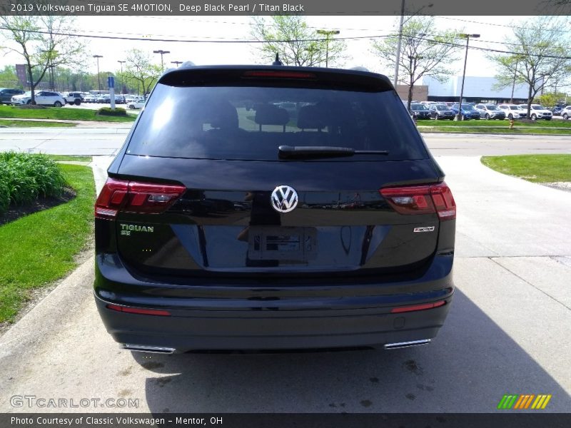 Deep Black Pearl / Titan Black 2019 Volkswagen Tiguan SE 4MOTION