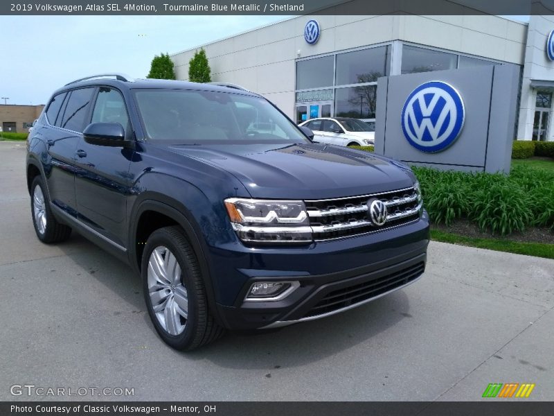 Front 3/4 View of 2019 Atlas SEL 4Motion