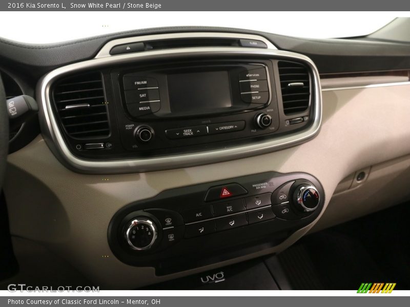 Snow White Pearl / Stone Beige 2016 Kia Sorento L