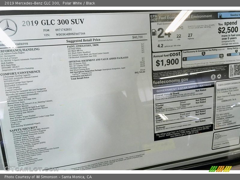 Polar White / Black 2019 Mercedes-Benz GLC 300