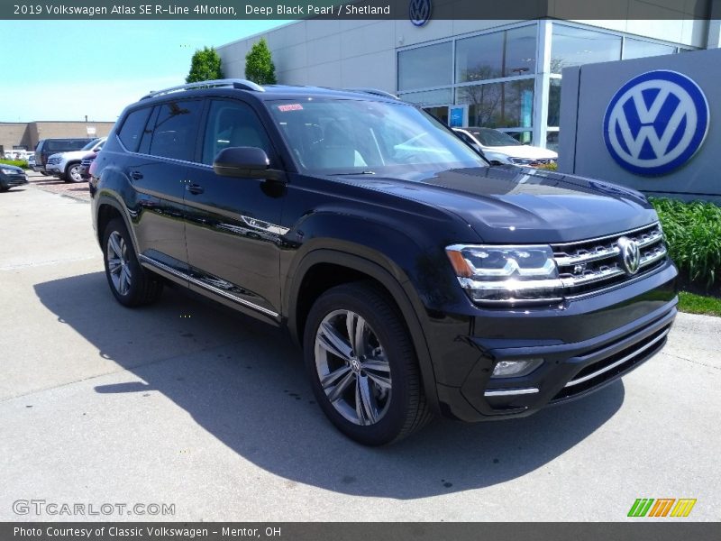 Front 3/4 View of 2019 Atlas SE R-Line 4Motion