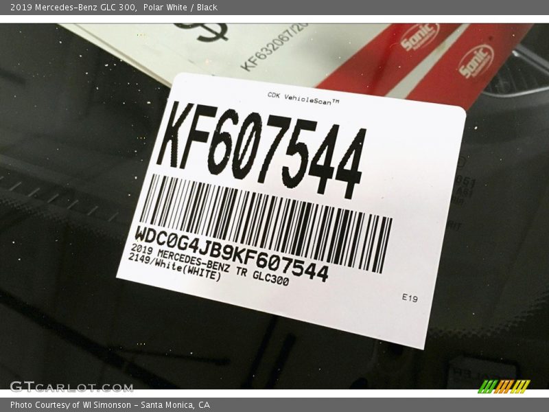 Polar White / Black 2019 Mercedes-Benz GLC 300