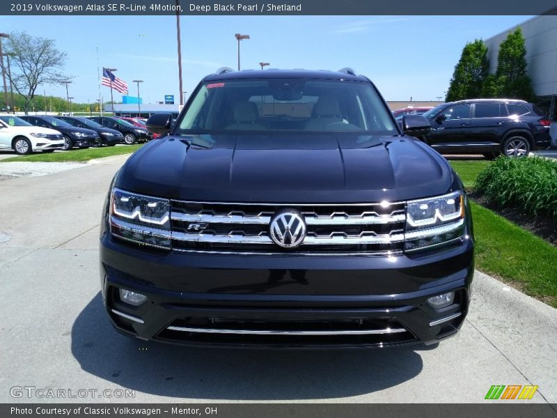 Deep Black Pearl / Shetland 2019 Volkswagen Atlas SE R-Line 4Motion