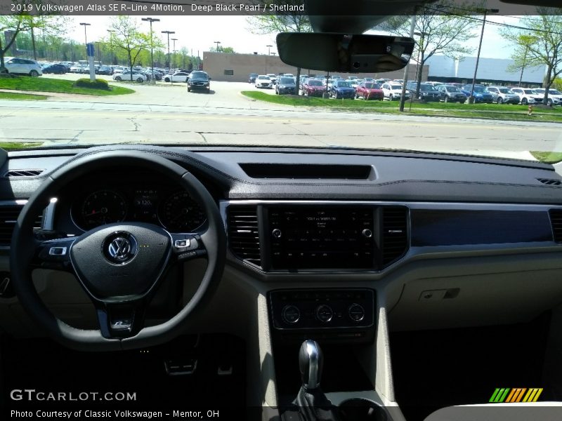 Deep Black Pearl / Shetland 2019 Volkswagen Atlas SE R-Line 4Motion