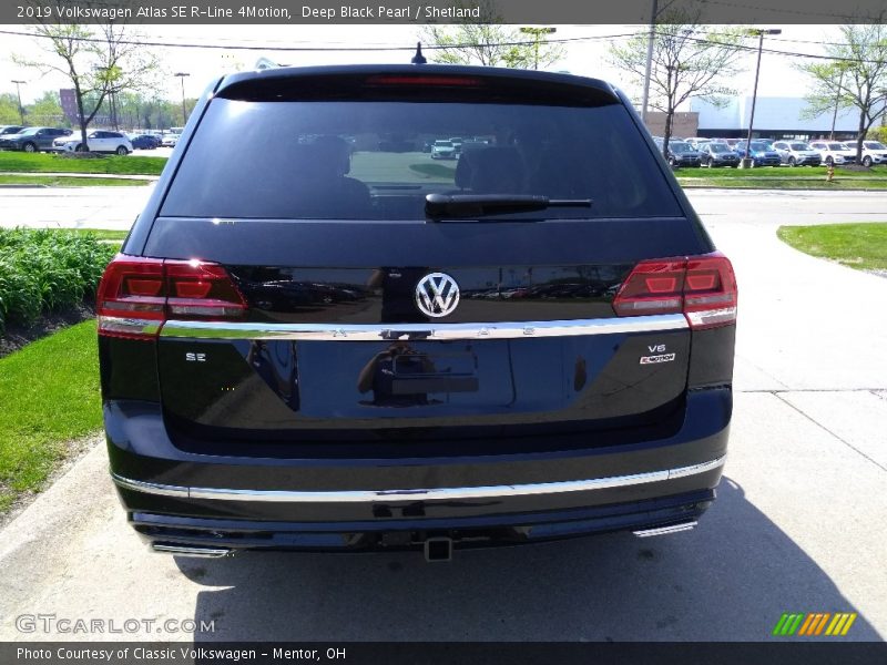 Deep Black Pearl / Shetland 2019 Volkswagen Atlas SE R-Line 4Motion