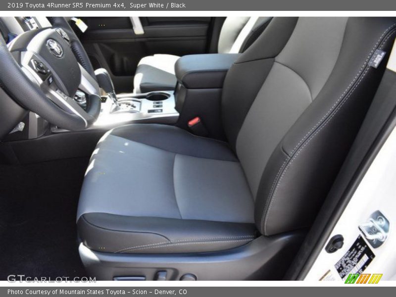 Super White / Black 2019 Toyota 4Runner SR5 Premium 4x4