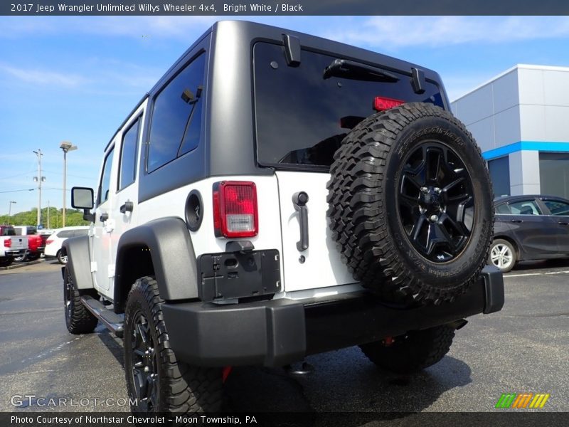 Bright White / Black 2017 Jeep Wrangler Unlimited Willys Wheeler 4x4