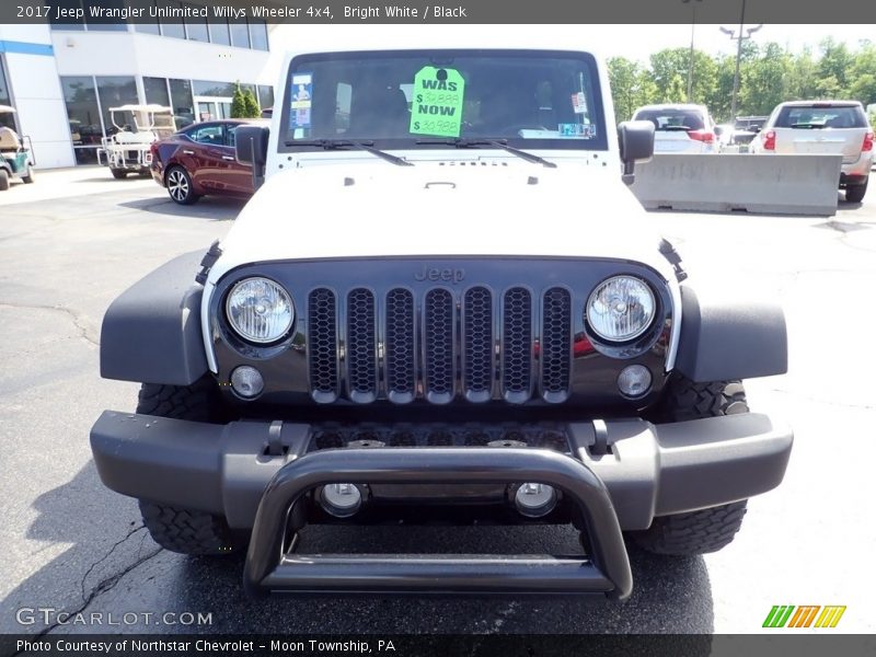 Bright White / Black 2017 Jeep Wrangler Unlimited Willys Wheeler 4x4