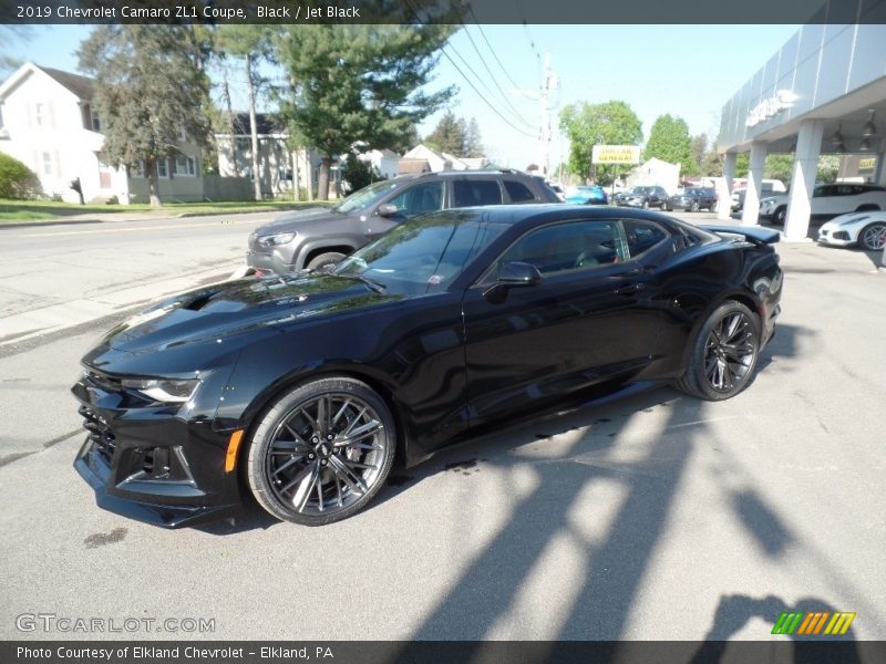 Front 3/4 View of 2019 Camaro ZL1 Coupe