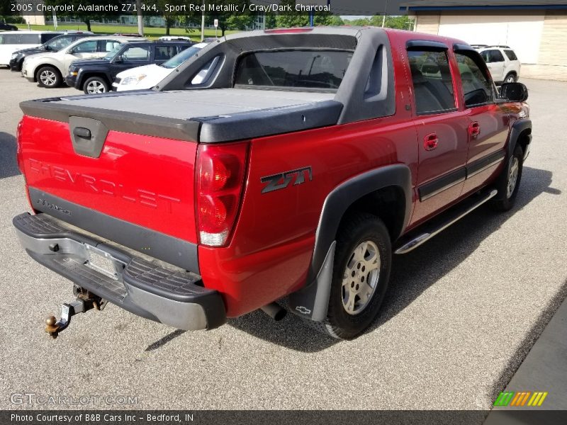 Sport Red Metallic / Gray/Dark Charcoal 2005 Chevrolet Avalanche Z71 4x4