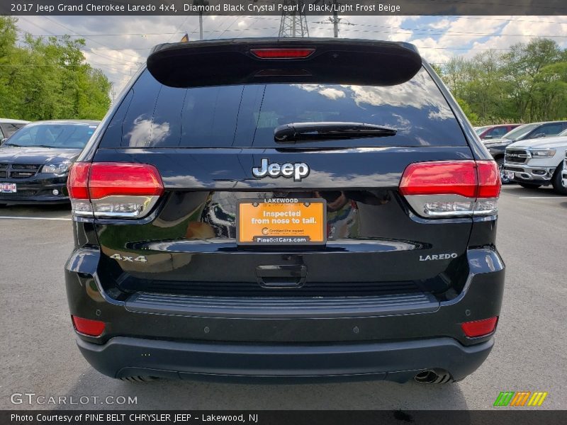 Diamond Black Crystal Pearl / Black/Light Frost Beige 2017 Jeep Grand Cherokee Laredo 4x4