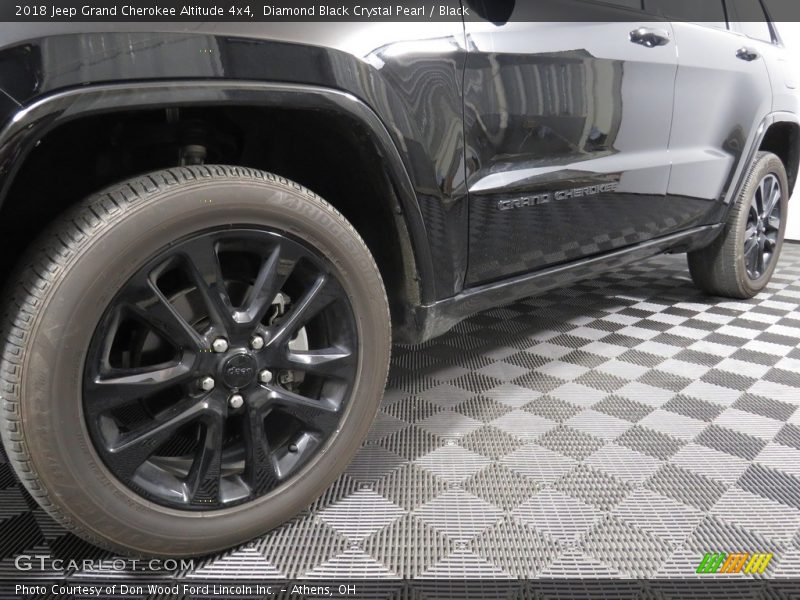Diamond Black Crystal Pearl / Black 2018 Jeep Grand Cherokee Altitude 4x4