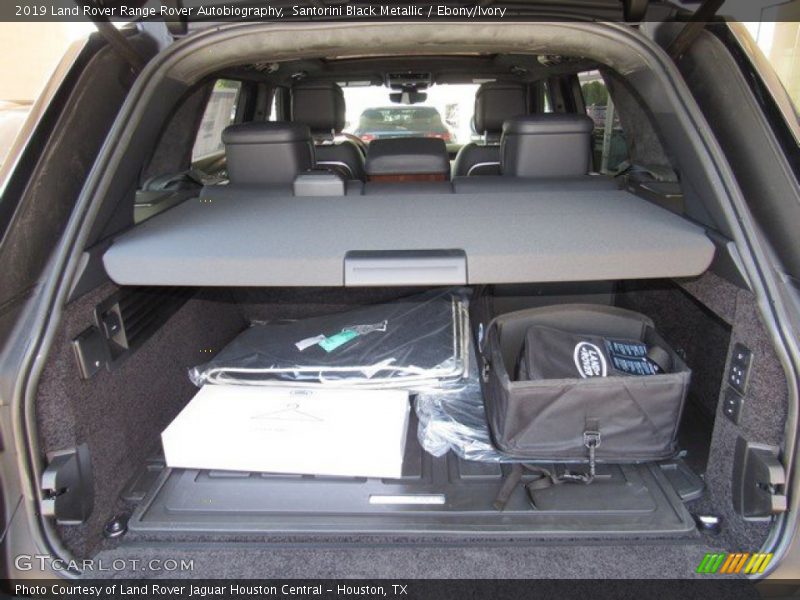  2019 Range Rover Autobiography Trunk
