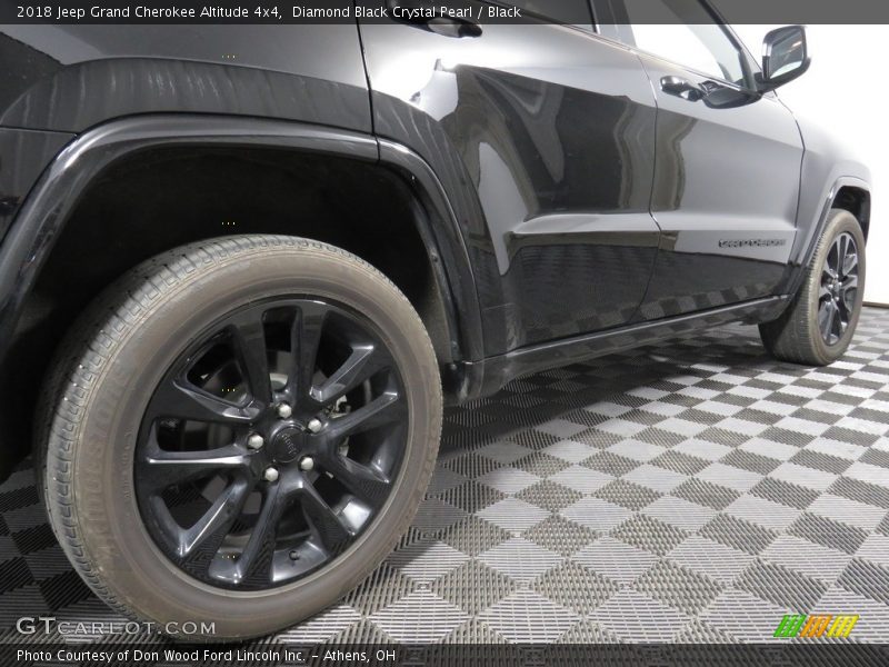 Diamond Black Crystal Pearl / Black 2018 Jeep Grand Cherokee Altitude 4x4