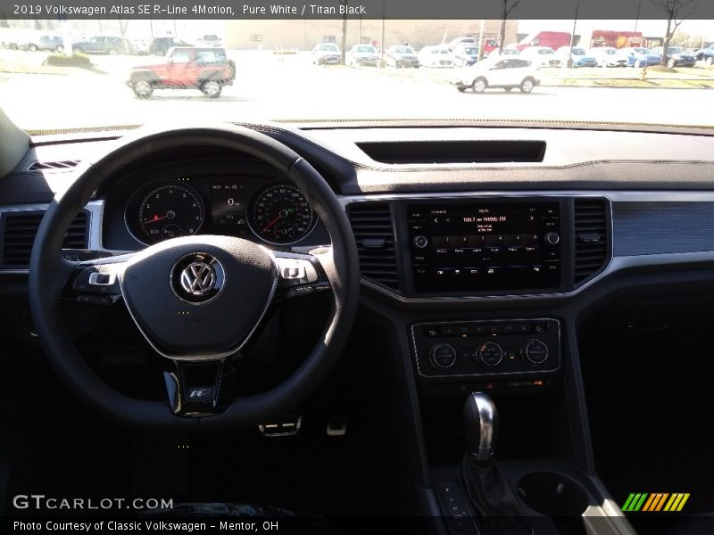 Pure White / Titan Black 2019 Volkswagen Atlas SE R-Line 4Motion