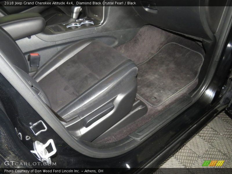 Diamond Black Crystal Pearl / Black 2018 Jeep Grand Cherokee Altitude 4x4