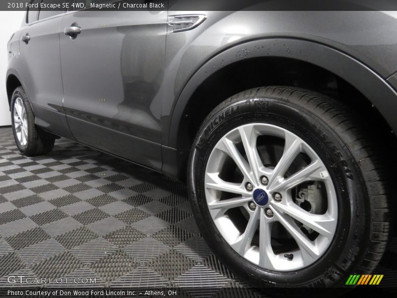 Magnetic / Charcoal Black 2018 Ford Escape SE 4WD