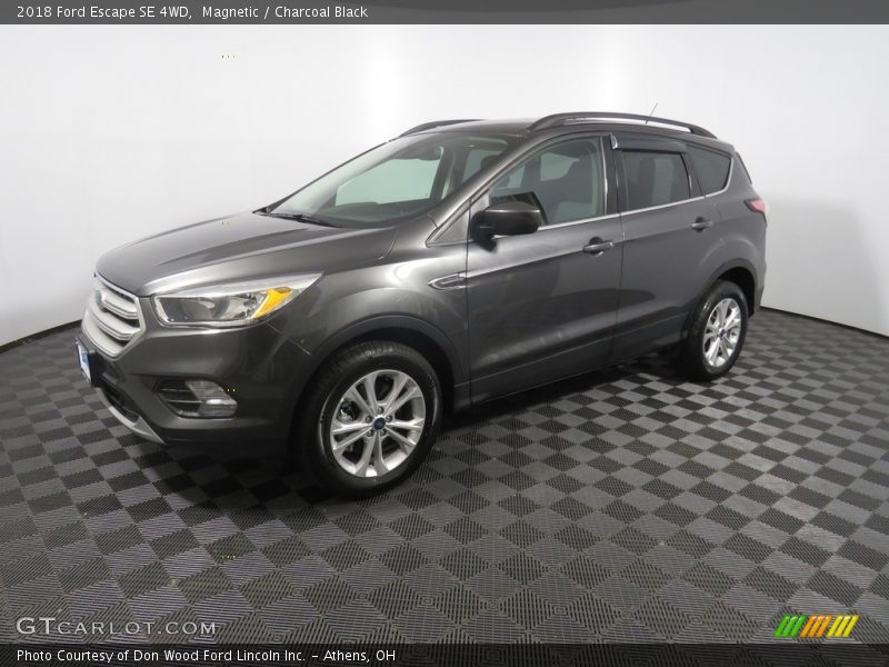 Magnetic / Charcoal Black 2018 Ford Escape SE 4WD