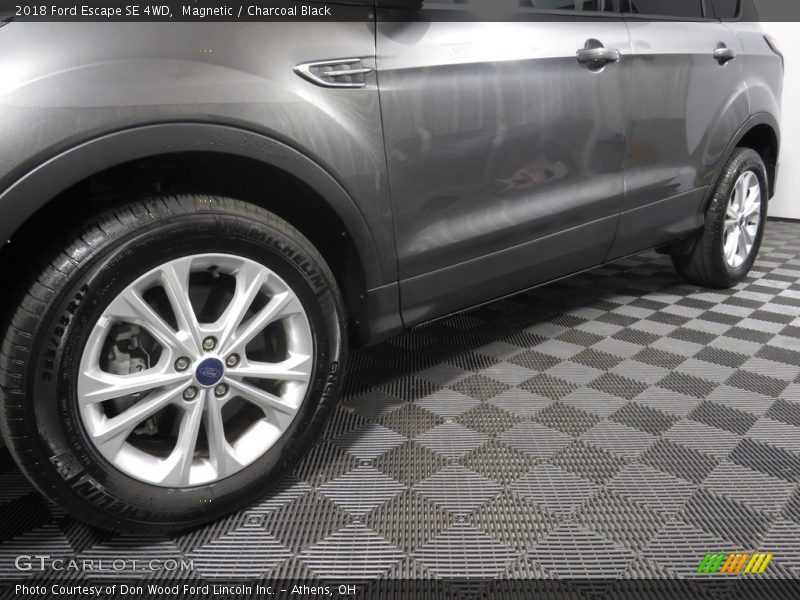 Magnetic / Charcoal Black 2018 Ford Escape SE 4WD