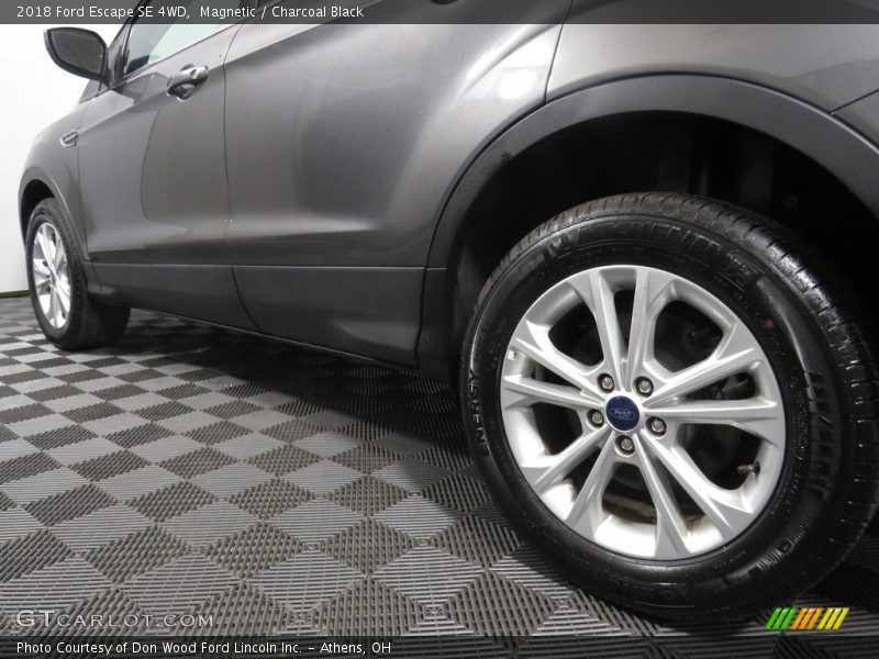 Magnetic / Charcoal Black 2018 Ford Escape SE 4WD