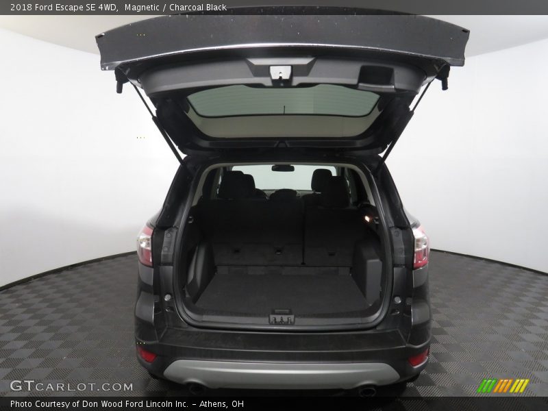 Magnetic / Charcoal Black 2018 Ford Escape SE 4WD