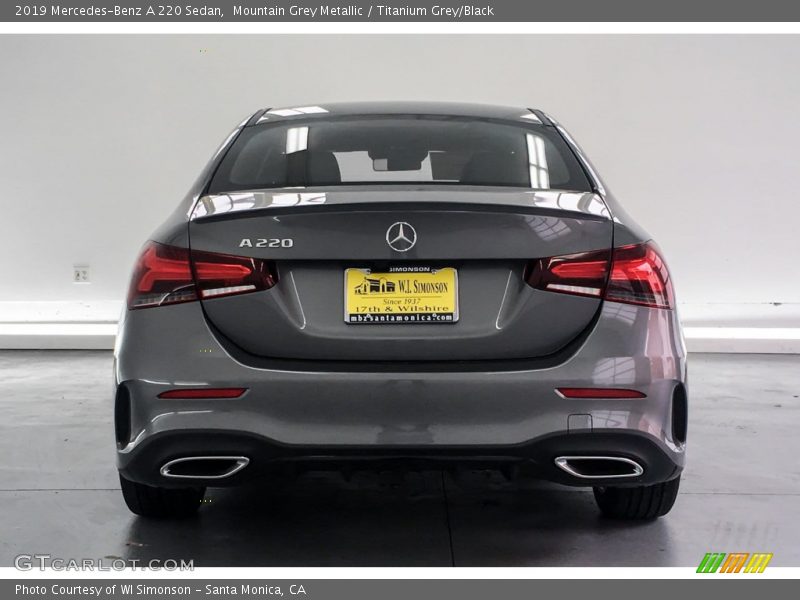 Mountain Grey Metallic / Titanium Grey/Black 2019 Mercedes-Benz A 220 Sedan