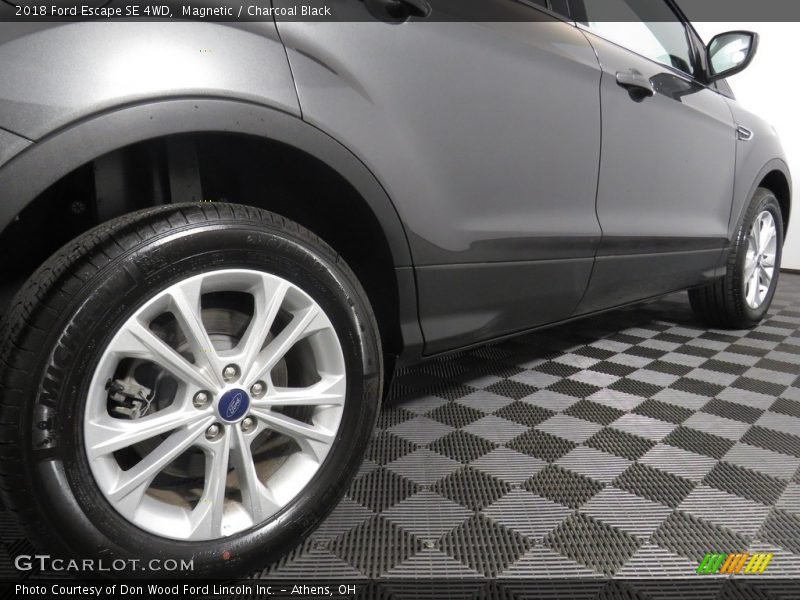 Magnetic / Charcoal Black 2018 Ford Escape SE 4WD