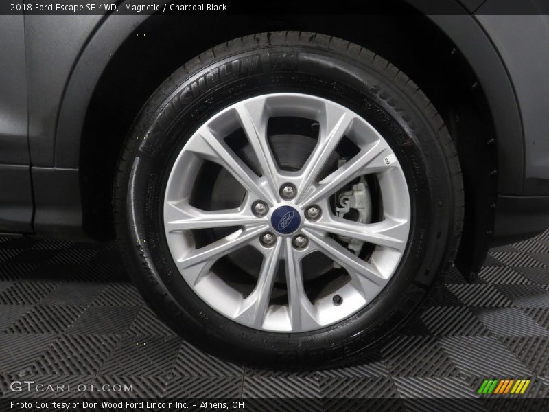 Magnetic / Charcoal Black 2018 Ford Escape SE 4WD