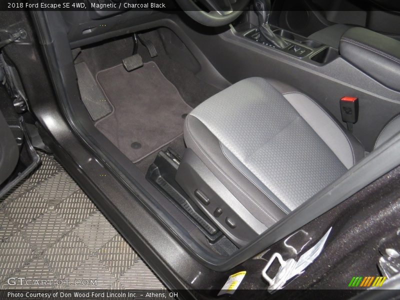 Magnetic / Charcoal Black 2018 Ford Escape SE 4WD