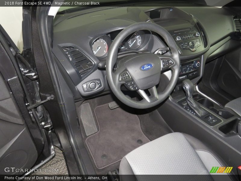Magnetic / Charcoal Black 2018 Ford Escape SE 4WD