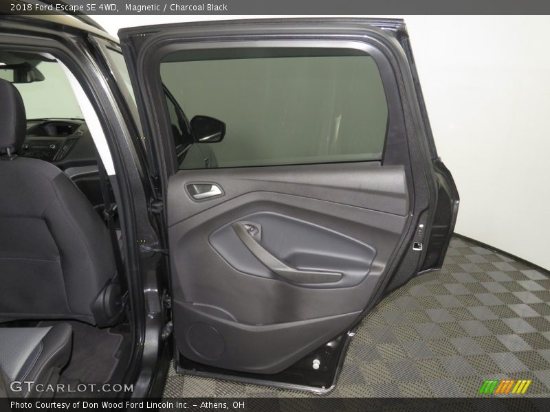 Magnetic / Charcoal Black 2018 Ford Escape SE 4WD