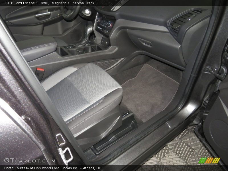 Magnetic / Charcoal Black 2018 Ford Escape SE 4WD