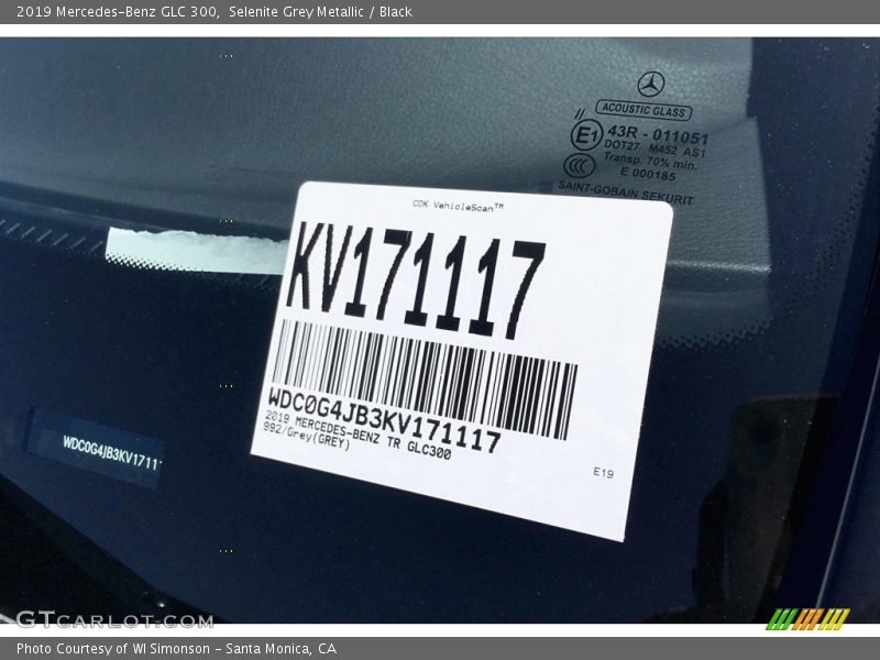 Selenite Grey Metallic / Black 2019 Mercedes-Benz GLC 300