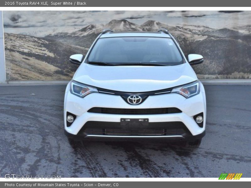 Super White / Black 2016 Toyota RAV4 XLE