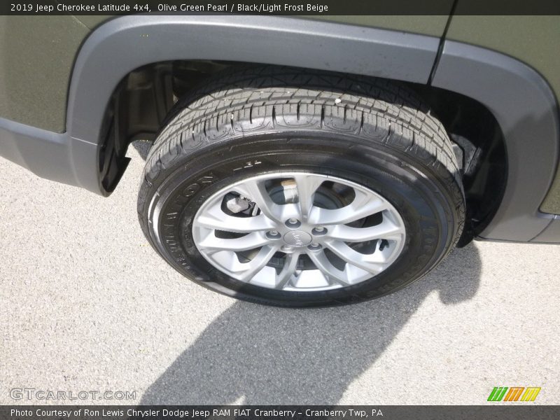 Olive Green Pearl / Black/Light Frost Beige 2019 Jeep Cherokee Latitude 4x4