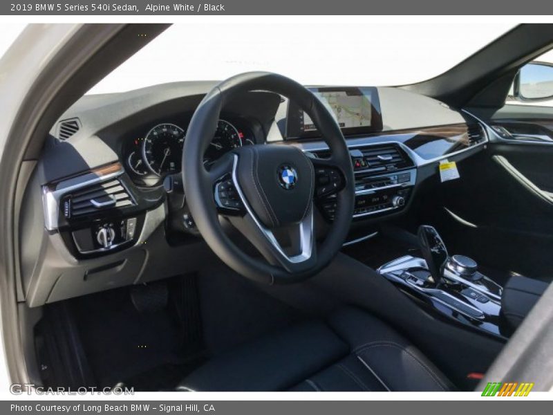 Alpine White / Black 2019 BMW 5 Series 540i Sedan