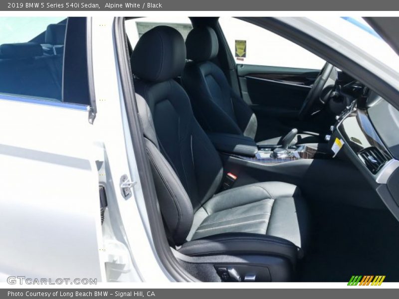 Alpine White / Black 2019 BMW 5 Series 540i Sedan