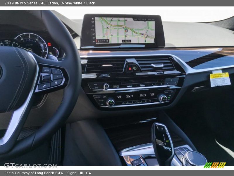 Alpine White / Black 2019 BMW 5 Series 540i Sedan